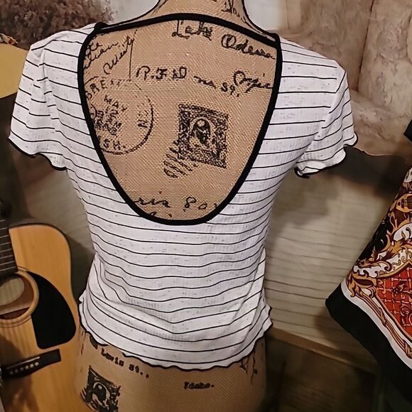 BCBGeneration Striped Top Size M - Picture 4 of 6